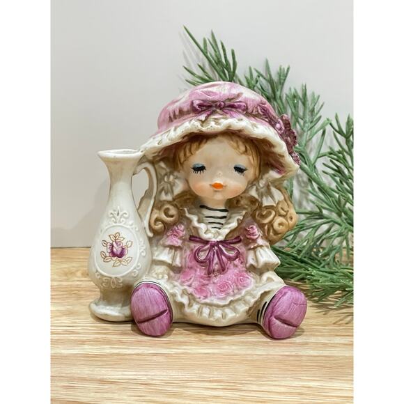 Vintage Rare Find Sitting Porcelain Ceramic Hat Girl With Jug - Picture 1 of 8
